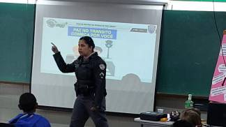 Foto_-_Palestra_em_Escola_-_21MAI25