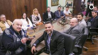 Prefeitura_de_curitiba_pr_recebe_trofeu_destaque_maio_amarelo